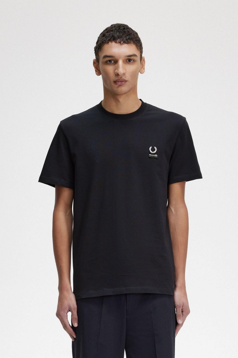 Black Fred Perry Enamel Pin Men\'s T Shirts | SGJBT45281