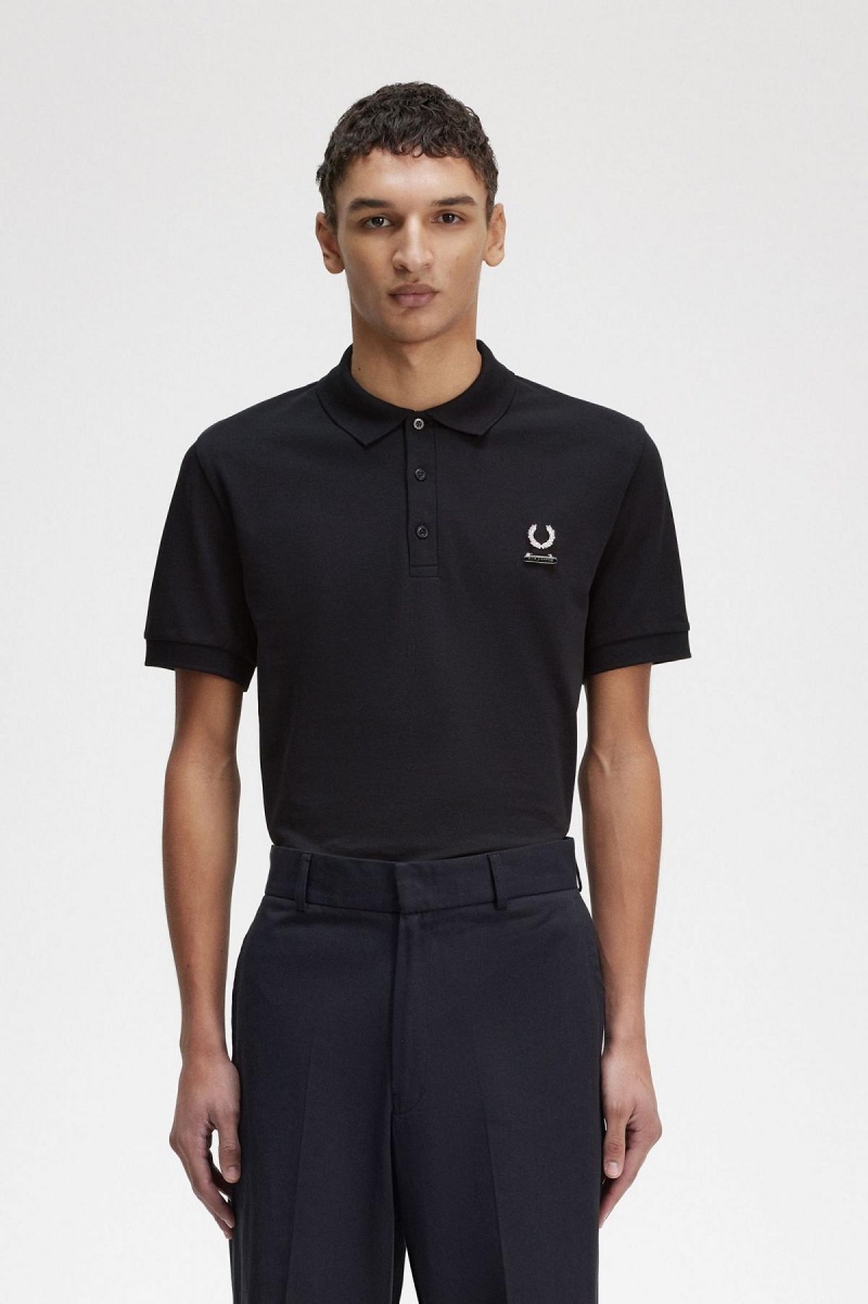 Black Fred Perry Enamel Pin Polo Shirt Men\'s Polo Shirts | SSGVO44980