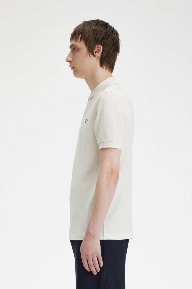 Ecru / Night Green Fred Perry M6000 Men's Polo Shirts | SGXMI10441